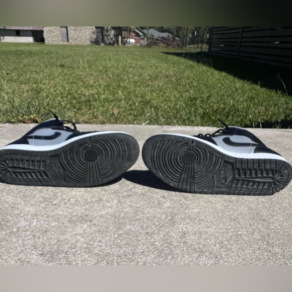 Jordan 1 Mid Shadow Red - Picture 7 of 8